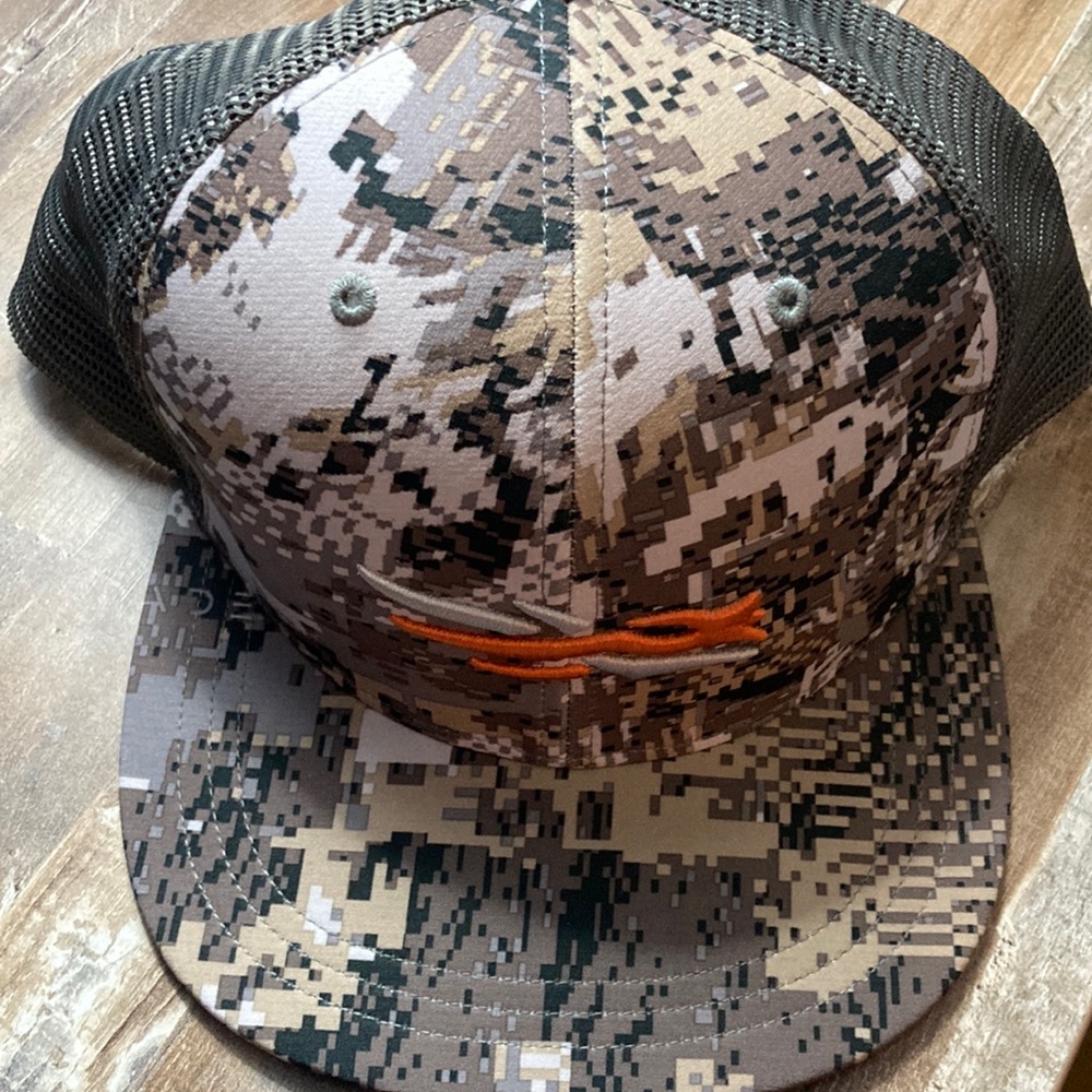 SITKA men’s trucker hunting mesh back hat